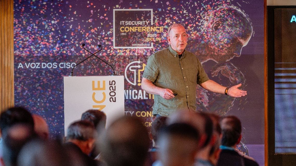 Scott Nichols: “Quem controla a informação controla o mundo” (com vídeo)