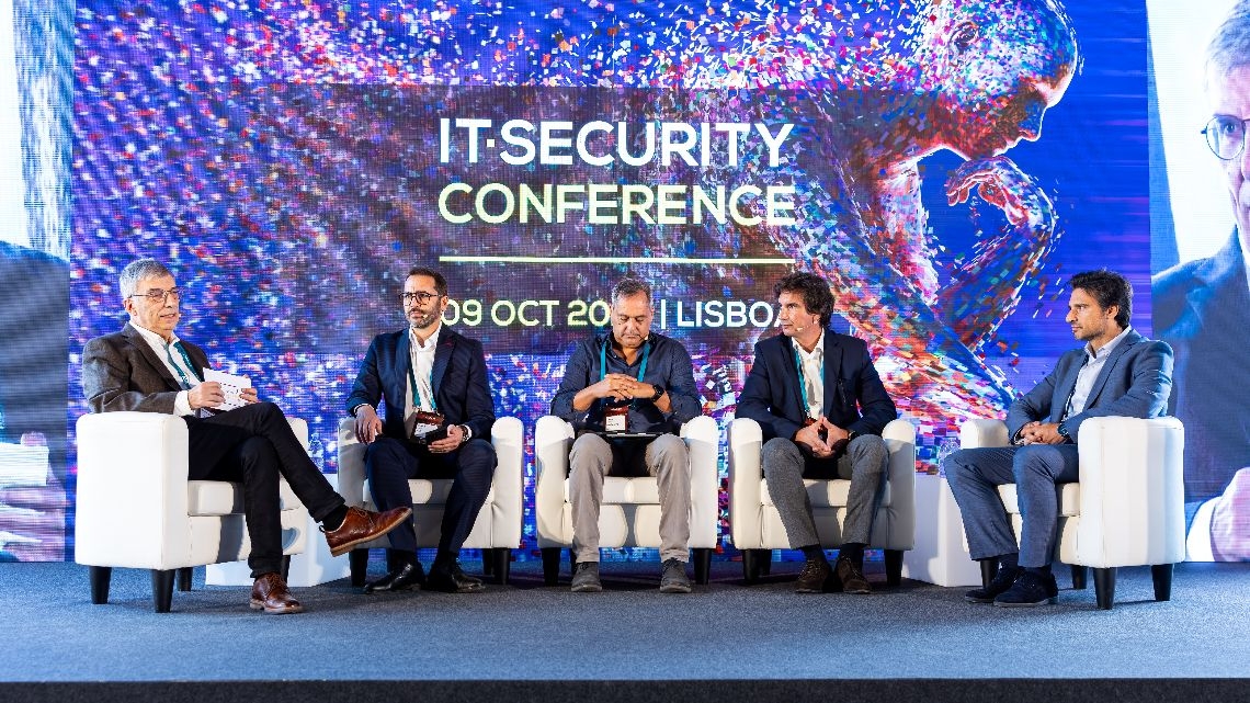 “Podemos deixar de ter um sentido crítico daquilo que estamos a receber”: IA Generativa: Ameaça ou Aliada? (com vídeo)