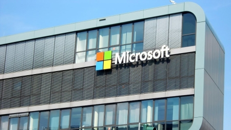 Microsoft diz que cibercriminosos russos roubaram emails de executivos seniores