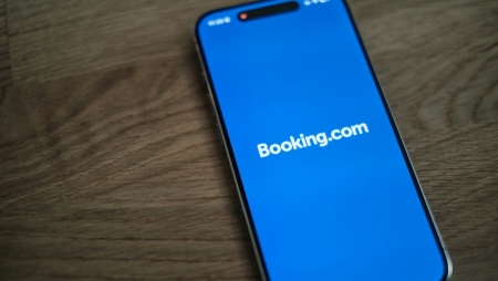 Campanha ClickFix visa setor hoteleiro na Europa com falsas reservas da Booking