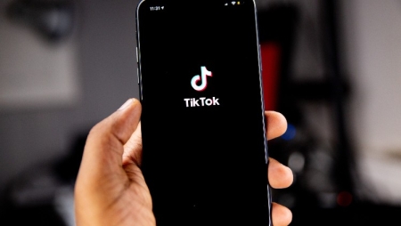 União Europeia bane TikTok de dispositivos oficiais de funcionários