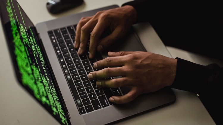 Ataques maliciosos traduzem 80% do aumento de sinistros cibernéticos em 2020