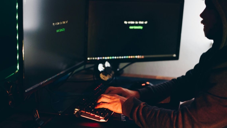 Relatório alerta para aumento de ciberataques automatizados com recurso a IA e novas técnicas